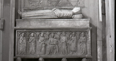 Il Mausoleo Funebre del Conte Tommaso III Sanseverino (M. APRILE 1358)